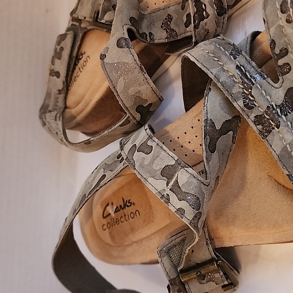 Clarks Women's Camo Strappy Comfort Sandals - Olive Green 9 - Picture 2 of 7